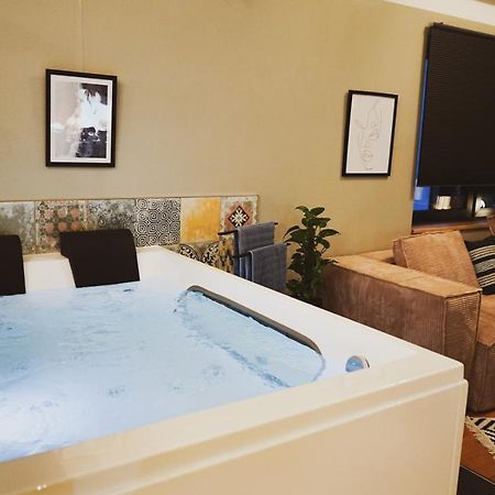טרייר Stilvolles City-Loft Mit Privatem Whirlpool מראה חיצוני תמונה